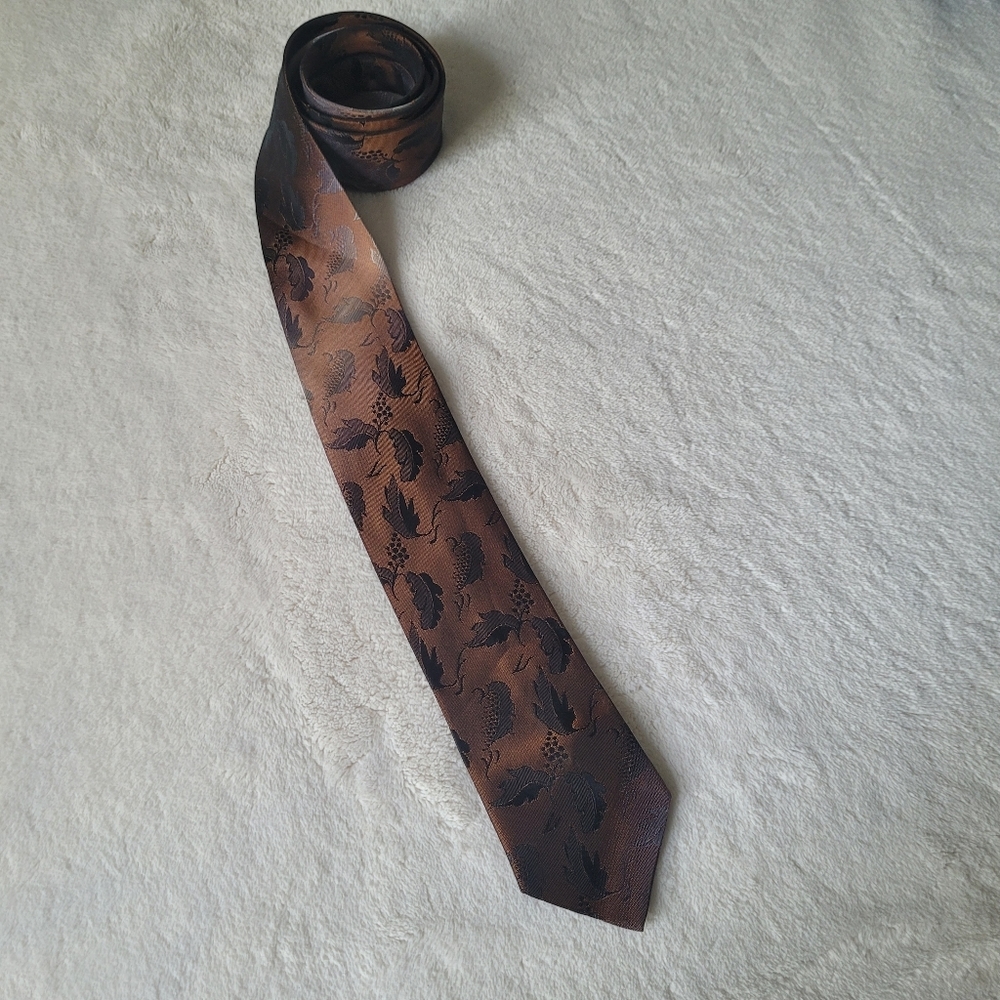LANCER Vintage Brown Necktie with Fall Pattern